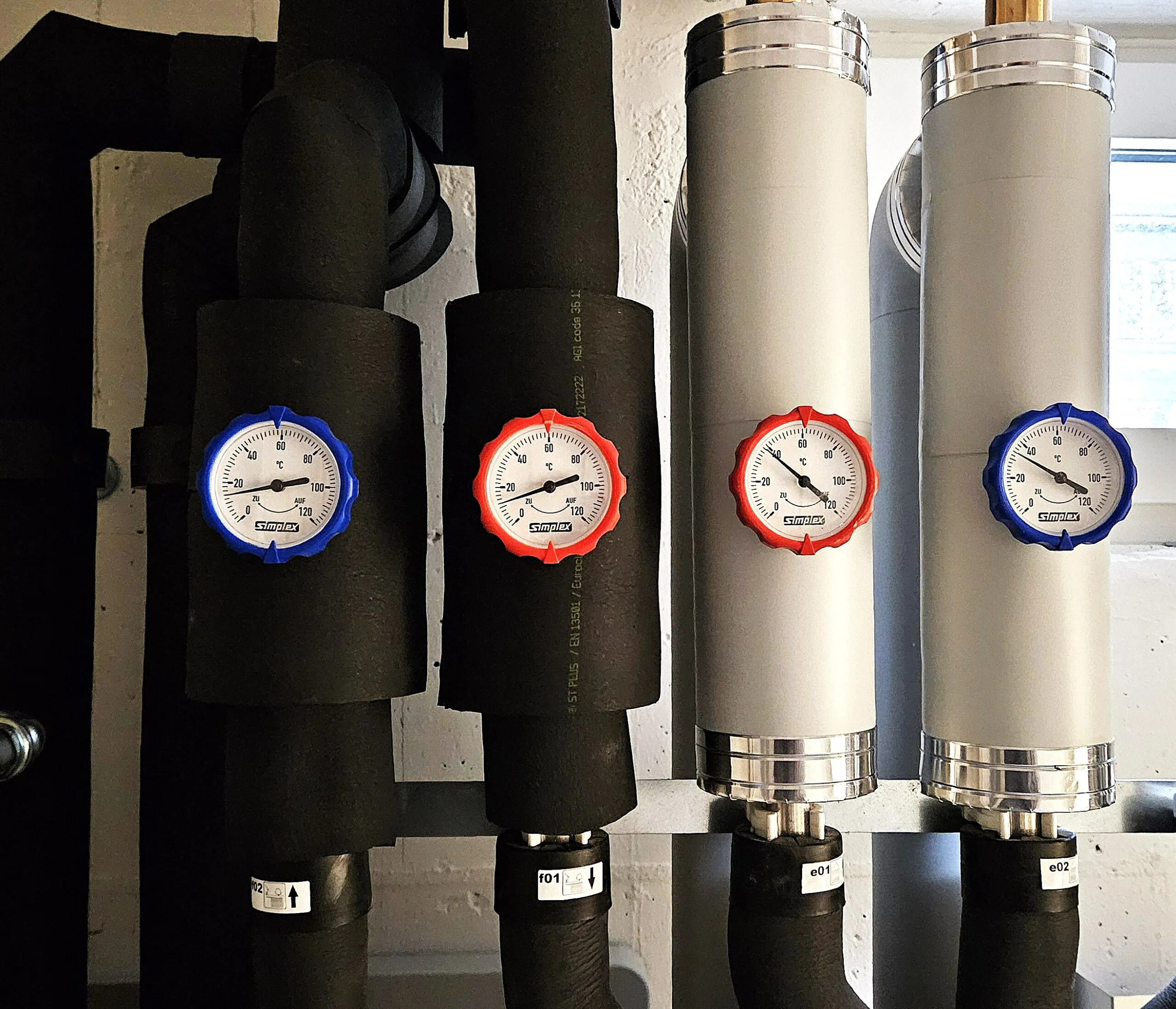 Heizungsverteiler für Warm- und Kaltwasser